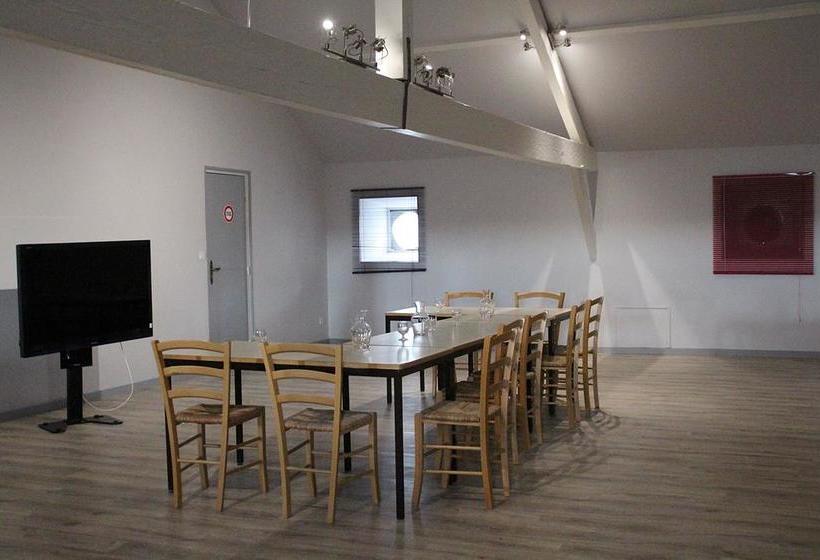 Отель Hôtel Souvenirs De Familles