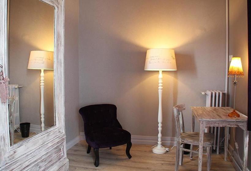 Отель Hôtel Souvenirs De Familles