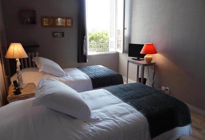 Отель Hôtel Souvenirs De Familles