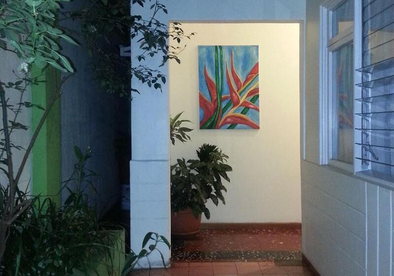 酒店 La Guaria Inn & Suites