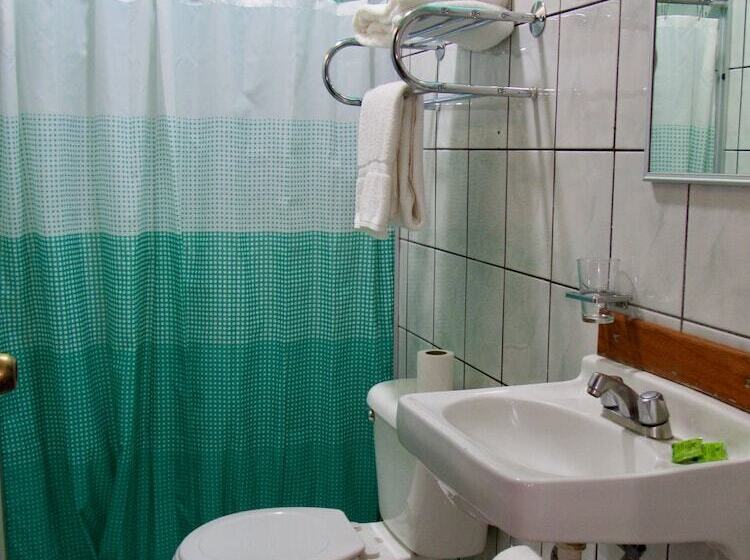 酒店 La Guaria Inn & Suites