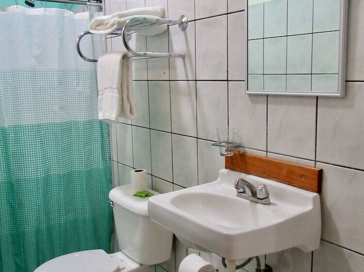 酒店 La Guaria Inn & Suites