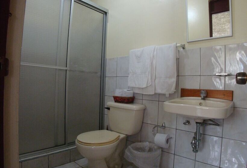 酒店 La Guaria Inn & Suites