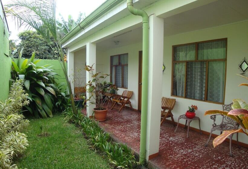 酒店 La Guaria Inn & Suites