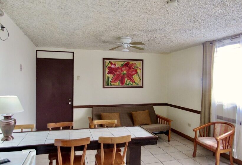 酒店 La Guaria Inn & Suites