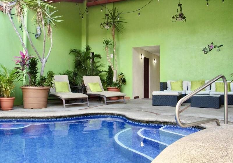 酒店 La Guaria Inn & Suites