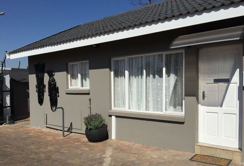 ホテル Leika Airport Lodge