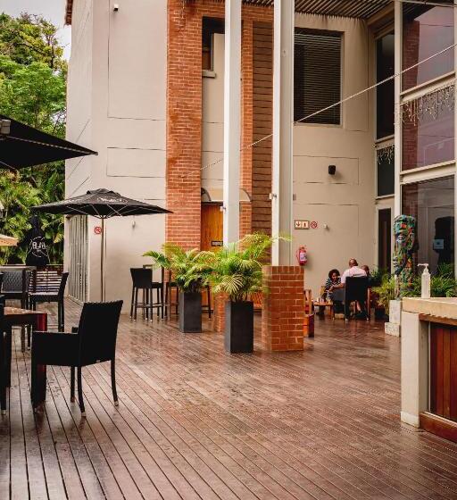 בית מלון כפרי Menlyn Boutique