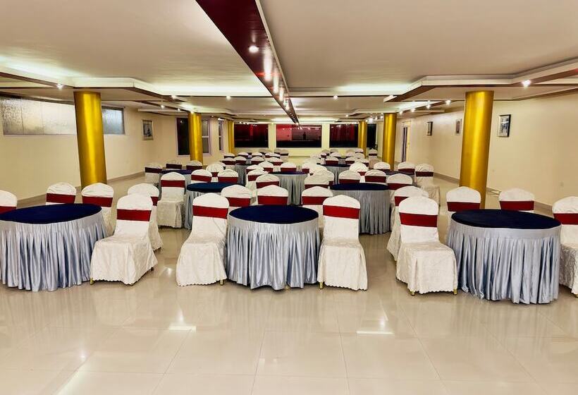 هتل Poppys Pleasant Stay