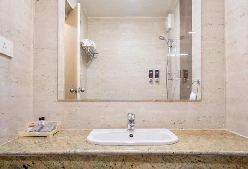 هتل Poppys Pleasant Stay