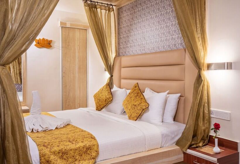 هتل Poppys Pleasant Stay