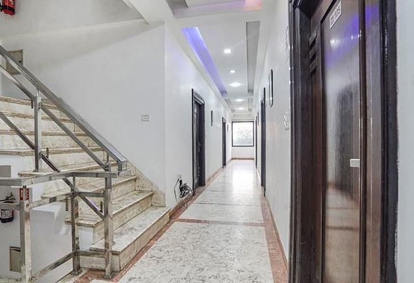 ホテル Fabexpress Taj Prince