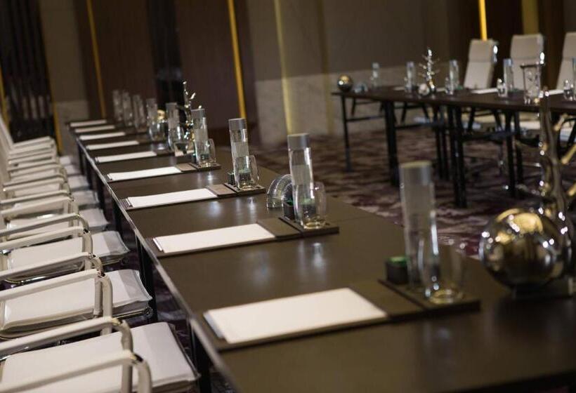 Отель Renaissance Suzhou Wujiang