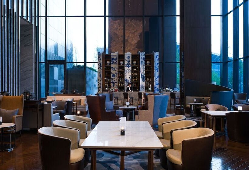 Отель Renaissance Suzhou Wujiang