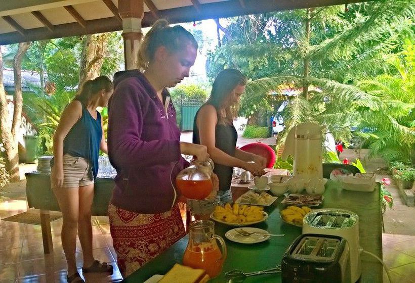 Отель Sigiri Holiday Inn