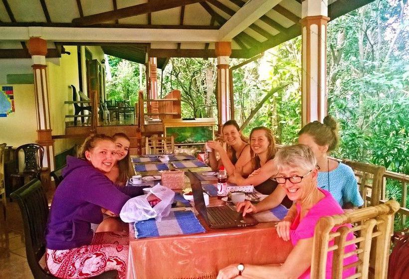 Отель Sigiri Holiday Inn