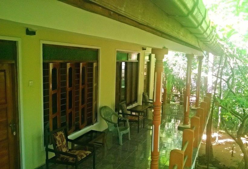 Отель Sigiri Holiday Inn