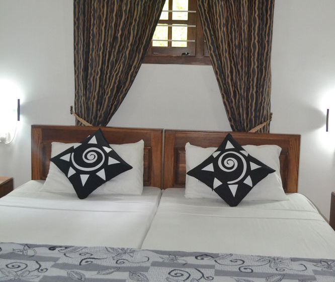 Отель Sigiri Holiday Inn