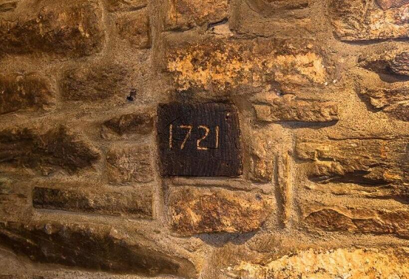 בית מלון כפרי The Castle