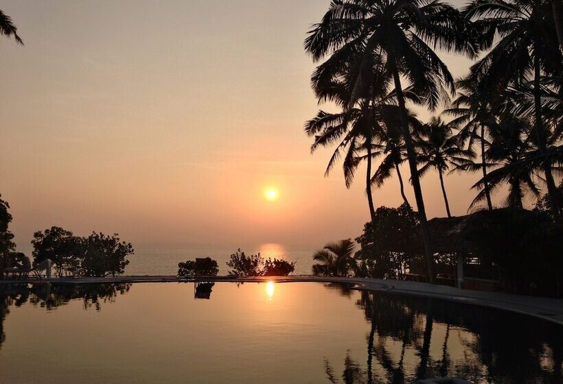 هتل The Eco, The Poolside Beach Retreat