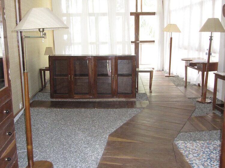 هتل The Eco, The Poolside Beach Retreat