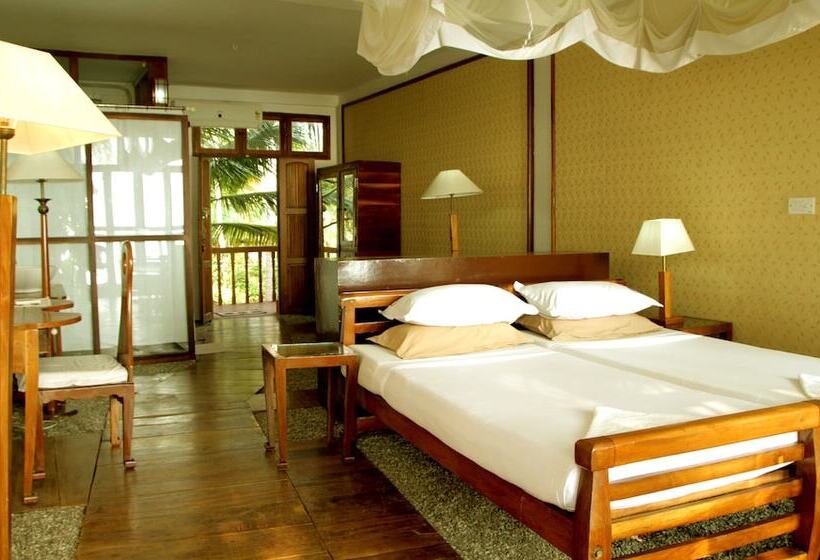 هتل The Eco, The Poolside Beach Retreat