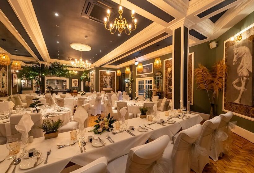 Отель The Royal