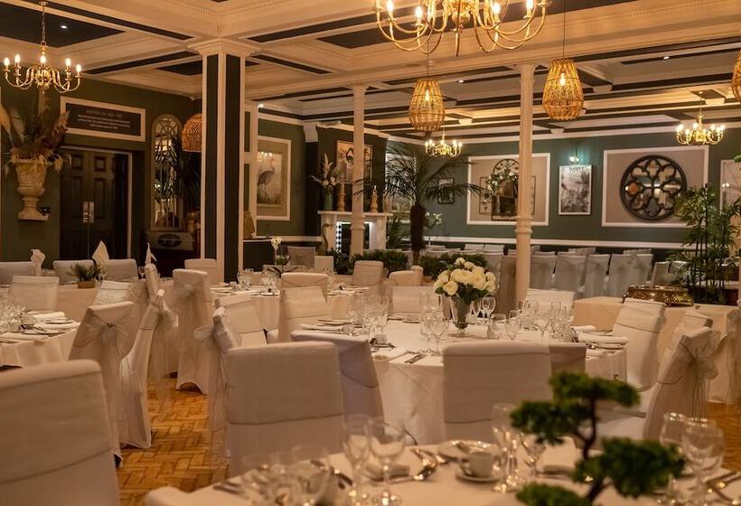 בית מלון כפרי The Royal