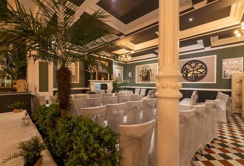 בית מלון כפרי The Royal