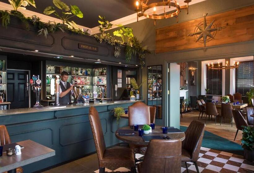 Отель The Royal