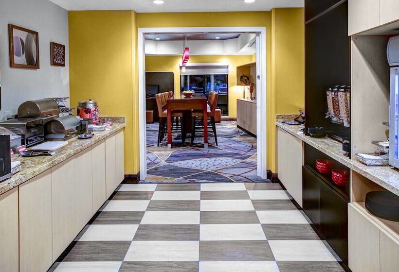 בית מלון כפרי Towneplace Suites By Marriott Bakersfield West