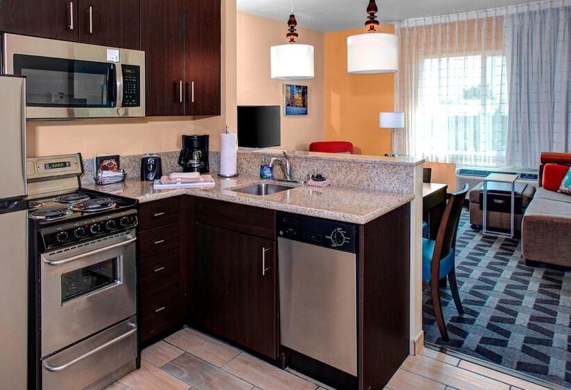 فندق Towneplace Suites By Marriott Bakersfield West