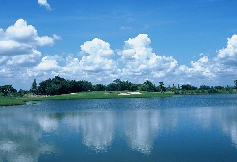 호텔 Uniland Golf & Resort