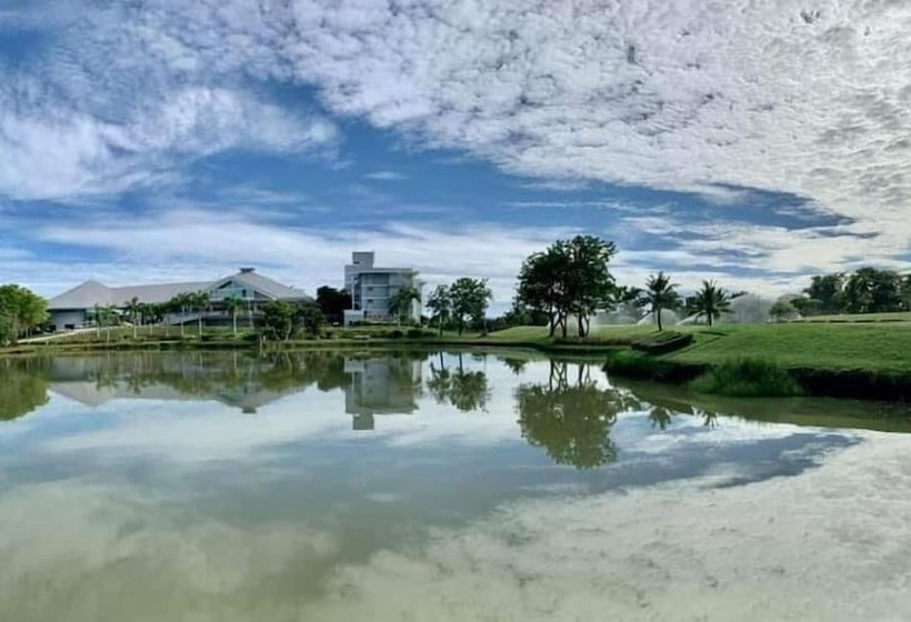 호텔 Uniland Golf & Resort