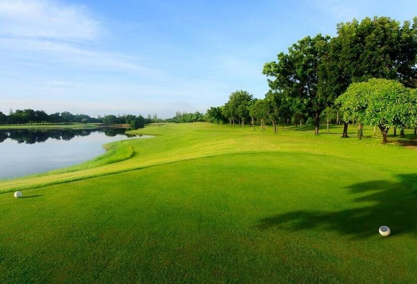 호텔 Uniland Golf & Resort