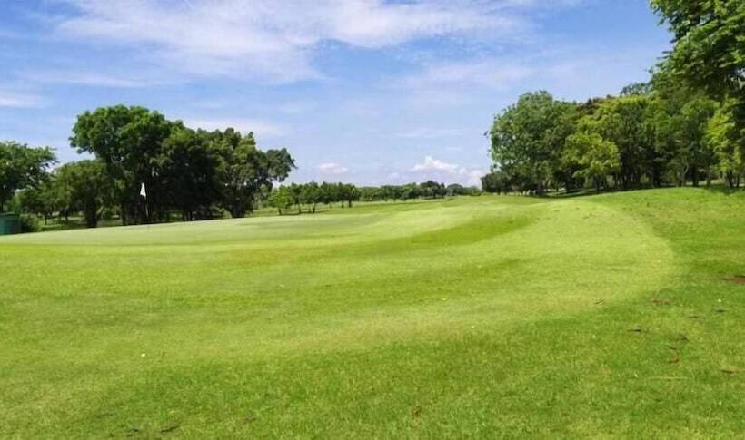 호텔 Uniland Golf & Resort