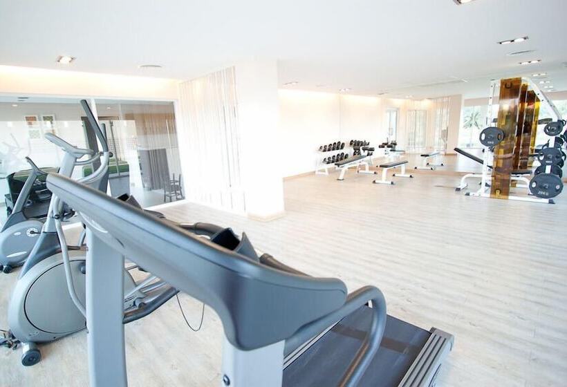 호텔 Uniland Golf & Resort