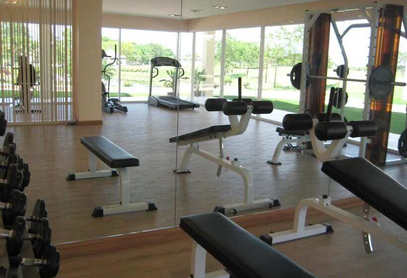 호텔 Uniland Golf & Resort