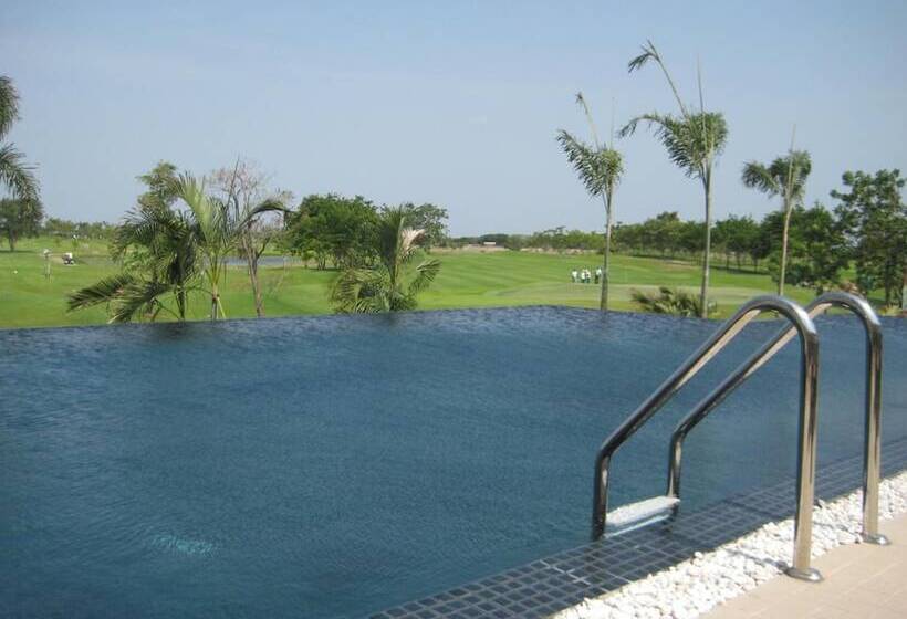 호텔 Uniland Golf & Resort