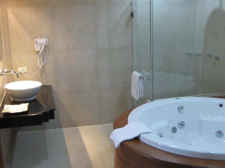 호텔 Uniland Golf & Resort