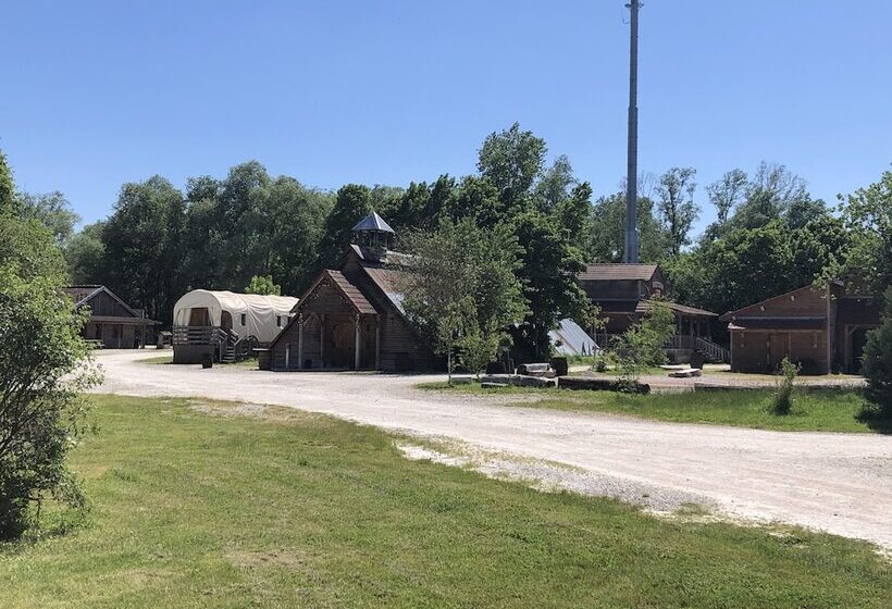 בית מלון כפרי Western City