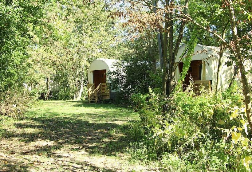 בית מלון כפרי Western City