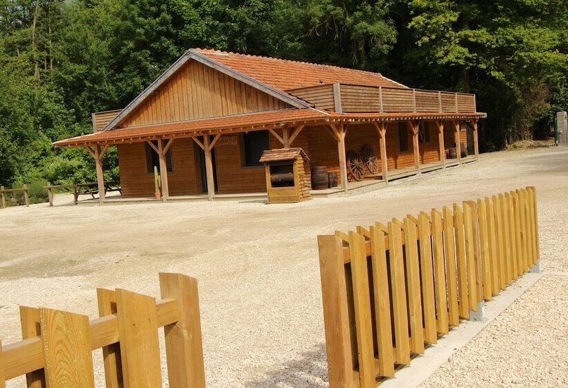 בית מלון כפרי Western City