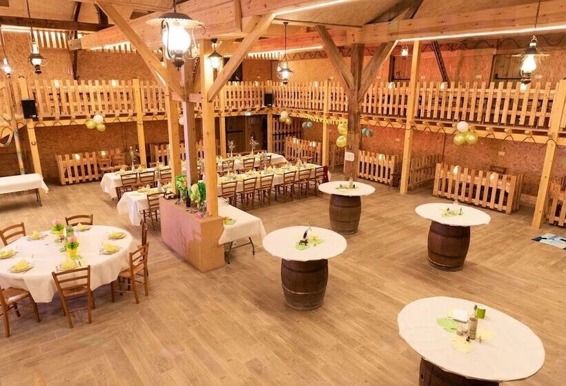 בית מלון כפרי Western City