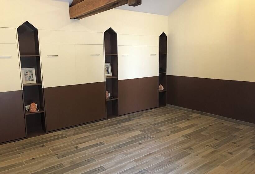 בית מלון כפרי Western City