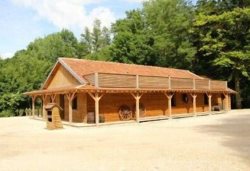 בית מלון כפרי Western City