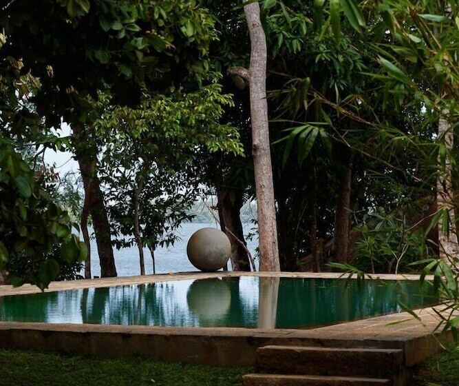 Mo River House Luxury Villa