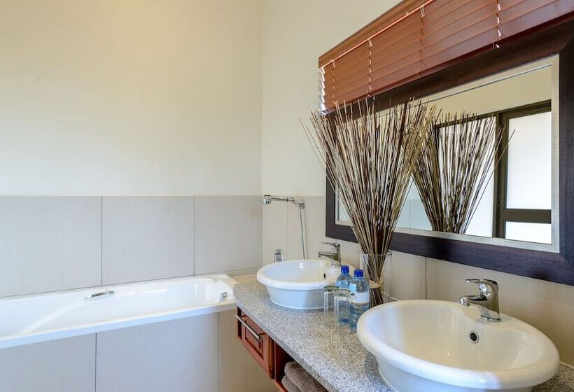 Monomotapa Village At Legend Golf & Safari Resort