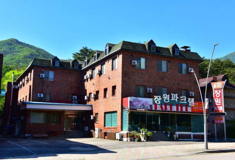 بنسيون Jangwon Parktel