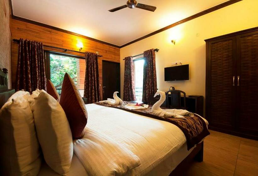 Tuskar S Riverside Resort